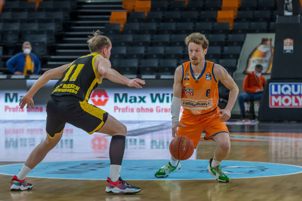 从承诺到背 从承诺到背