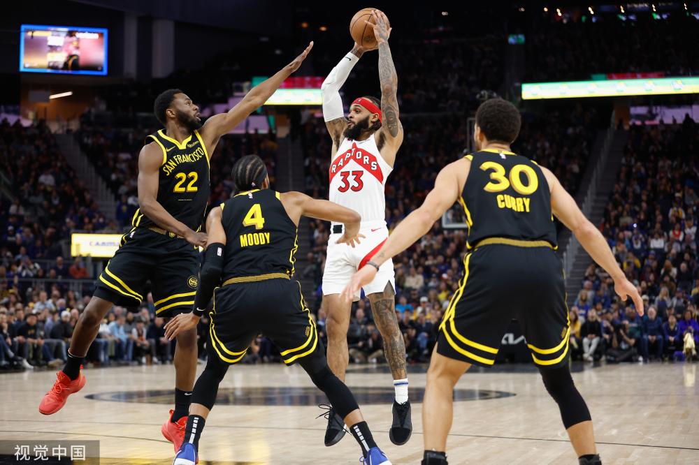 足球赛场上 足球赛场上