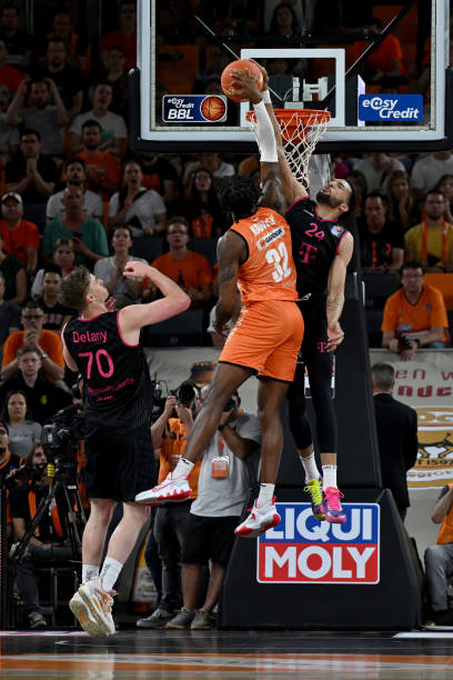 身披何种战 身披何种战